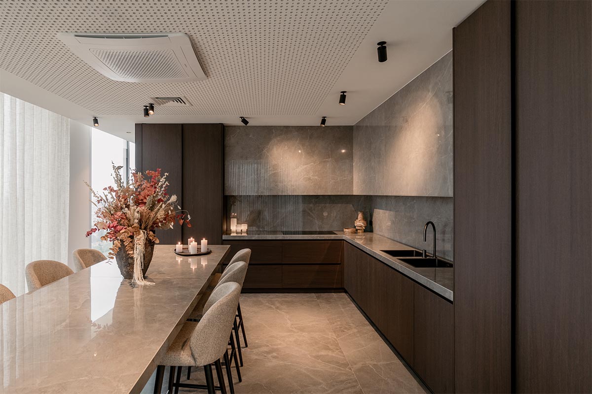 8002 UMBER BROWN 03.jpg